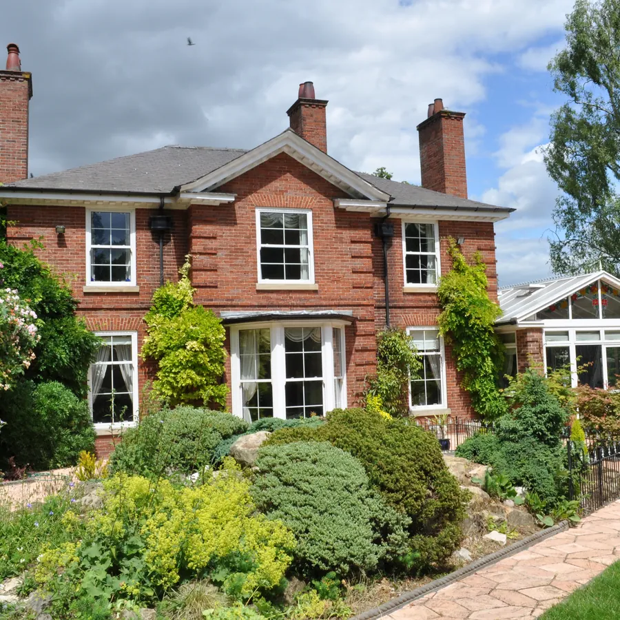 Lean-To Manor Park